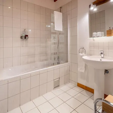 Nocleg ze śniadaniem La Cour St-fulrad - Les 3*